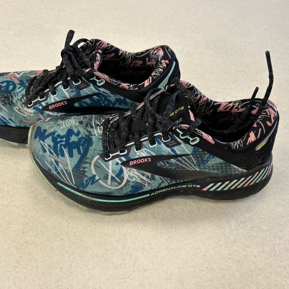 Brooks Adrenaline GTS women’s running shoes in size 8. - Picture 5 of 9
